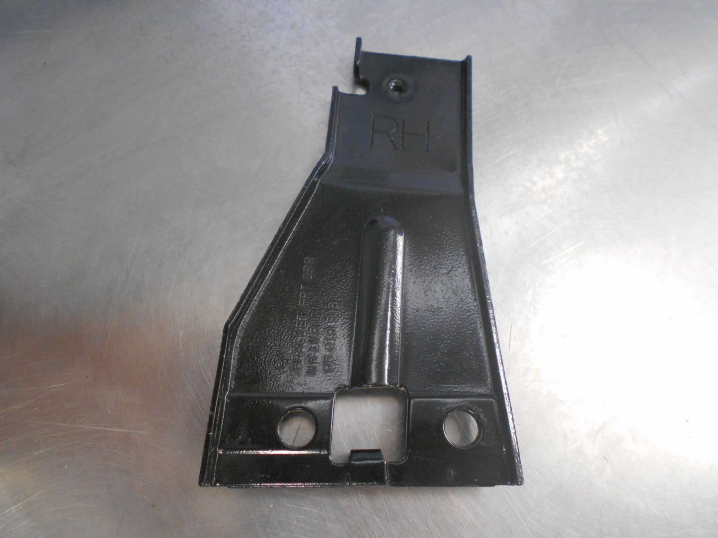 Holden Barina Genuine Front Bumper Lower Right Hand Bracket New Part