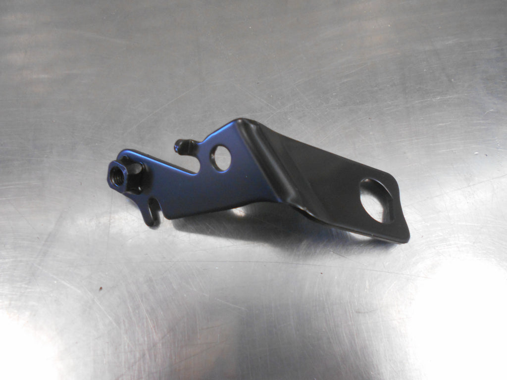 Toyota Landcruiser Genuine NO.4 Flexible Hose Bracket New Part Half