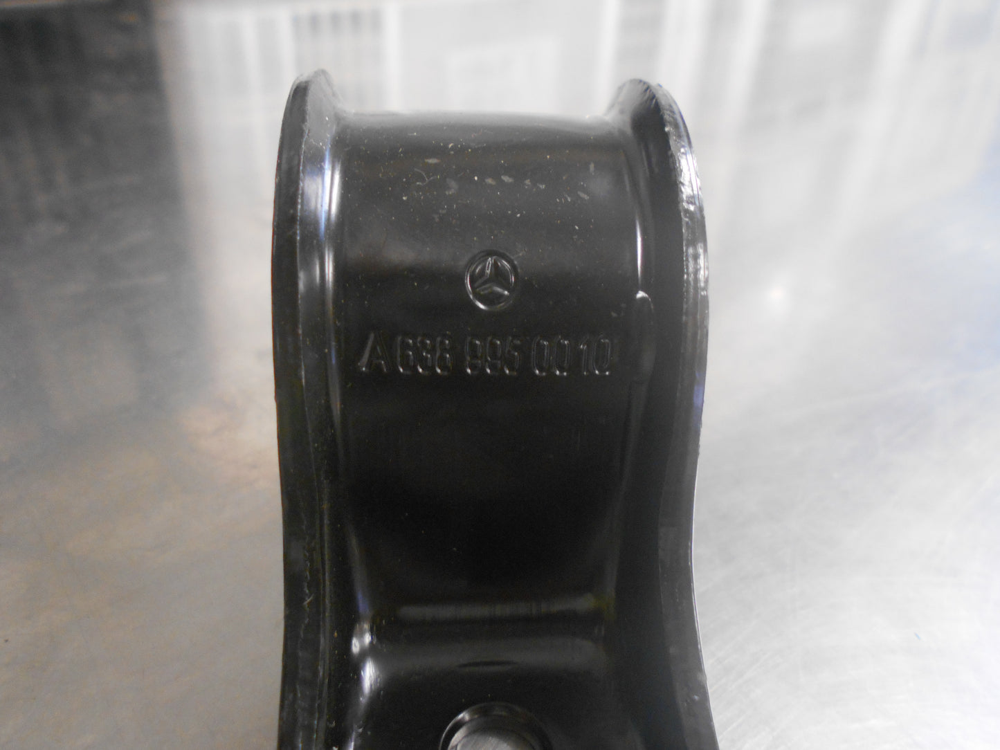 Mercedes-Benz Vito Genuine Front Sway Bar Clamp New Part