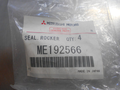 Mitsubishi Pajero Genuine Rocker Cover Bolt Seal Set New Part