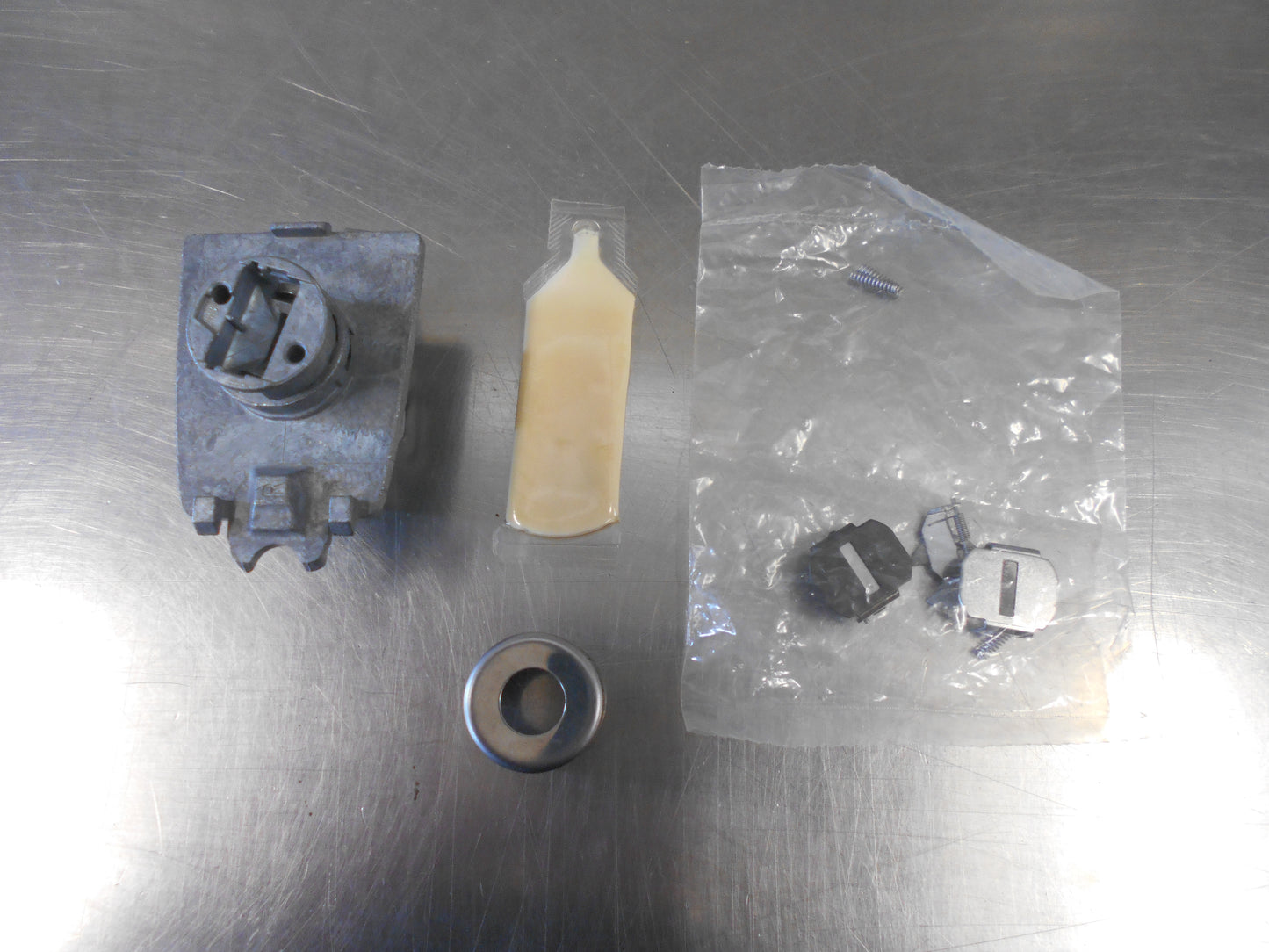 Chrysler 300/Dodge Journey Genuine Door Lock Cylinder New Part