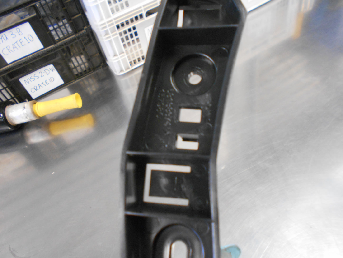 Jeep Cherokee Genuine Right Hand Bumper Mounting Bracket New Part