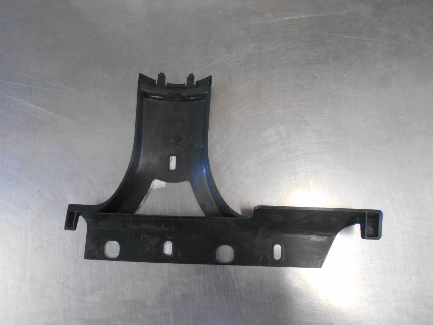Mercedes Benz E350 Genuine Grille Assembly Bracket New Part