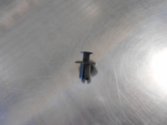 Holden Captiva Genuine Guard Liner Retainer Clip New Part