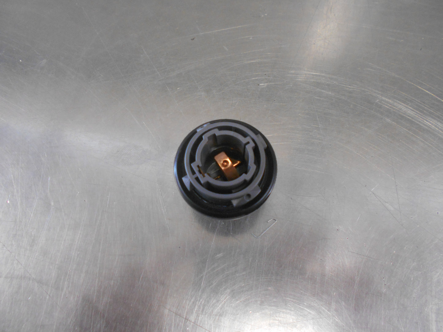 Isuzu D-Max Genuine Headlight Indicator Plug Socket New Part