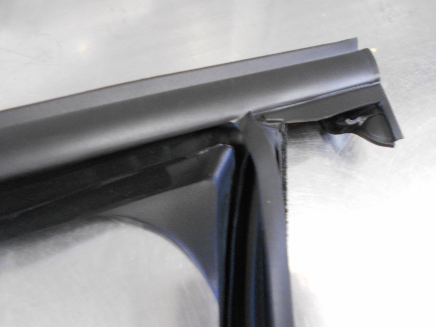 Holden Cruze Genuine Glass Door Seal New Part