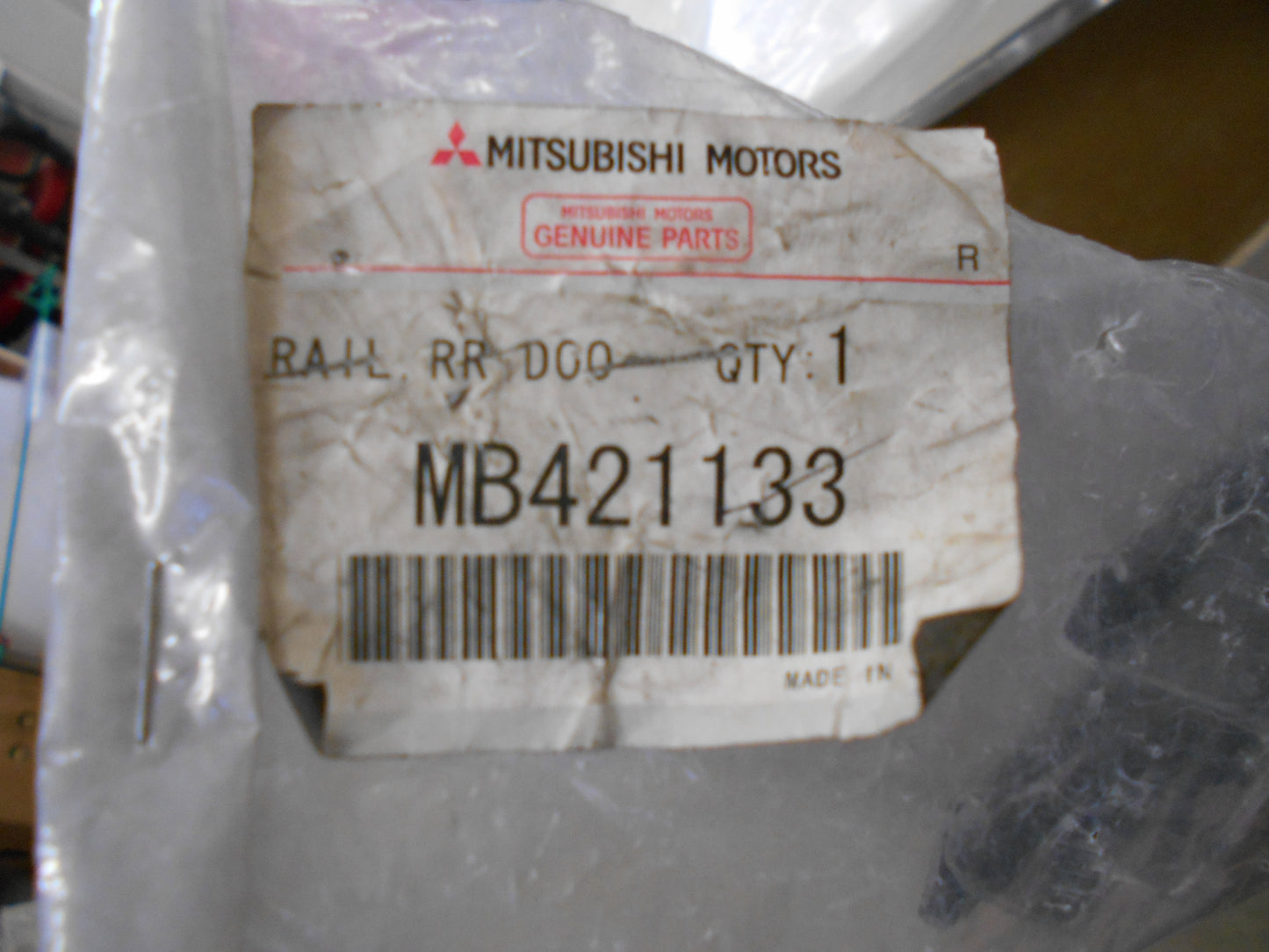 Mitsubishi Delica Genuine Centre Left Hand Rear Door Rail New Part
