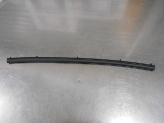 Suzuki Grand Vitara Genuine Right Hand Rear Weatherstrip Lower Door New Part