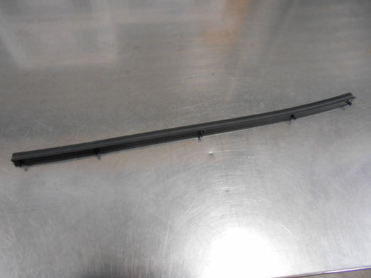 Suzuki Grand Vitara Genuine Right Hand Rear Weatherstrip Lower Door New Part