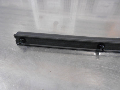 Suzuki Grand Vitara Genuine Right Hand Rear Weatherstrip Lower Door New Part