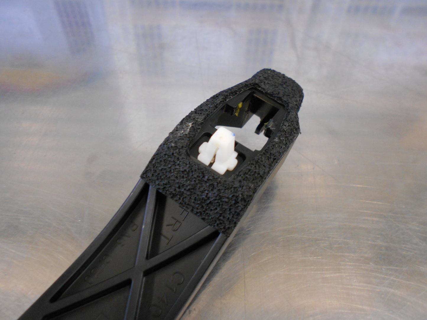 Holden Captiva Genuine Front Outside Door Handle Bracket New Part