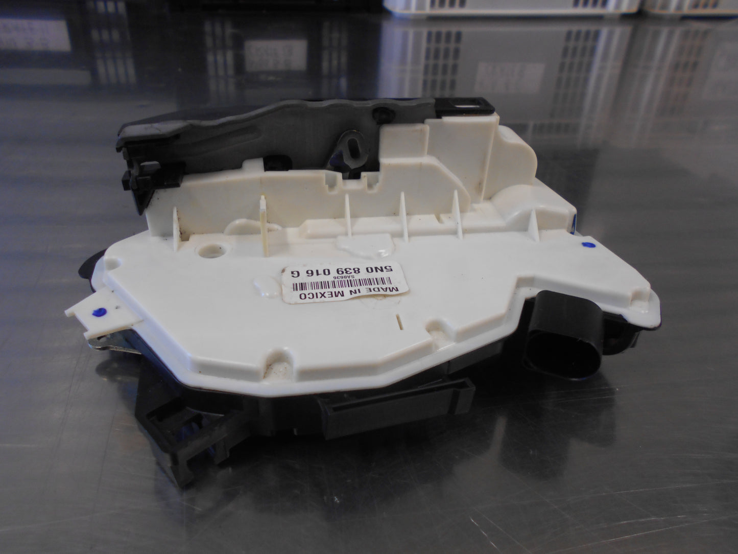 Volkswagen Passat/Tiguan/Amarok Genuine Rear Right Door Lock New Part