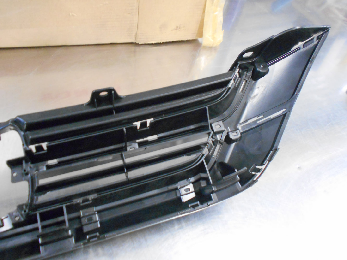 Honda CR-V Genuine Front Radiator Grille New Part