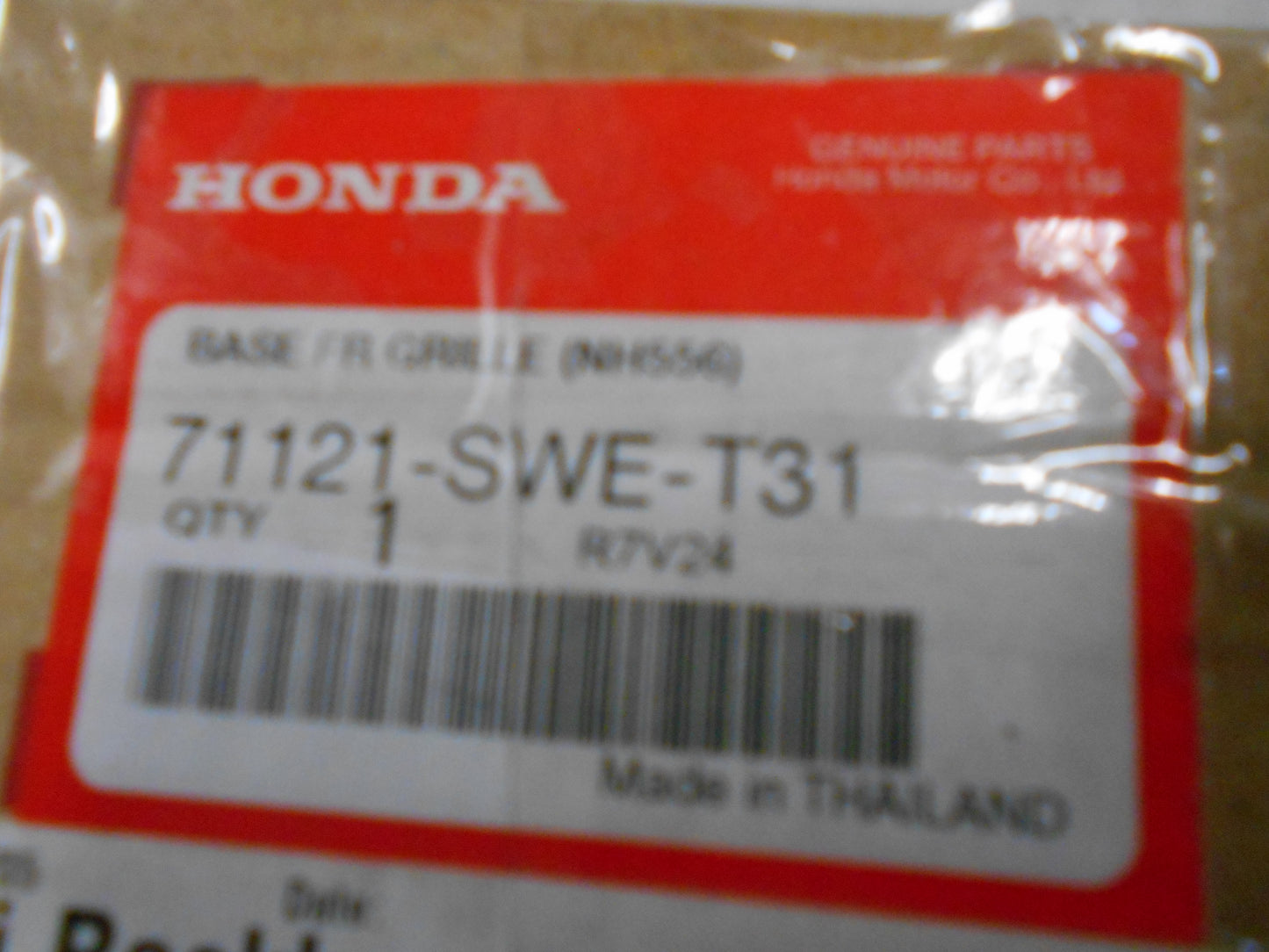 Honda CR-V Genuine Front Radiator Grille New Part