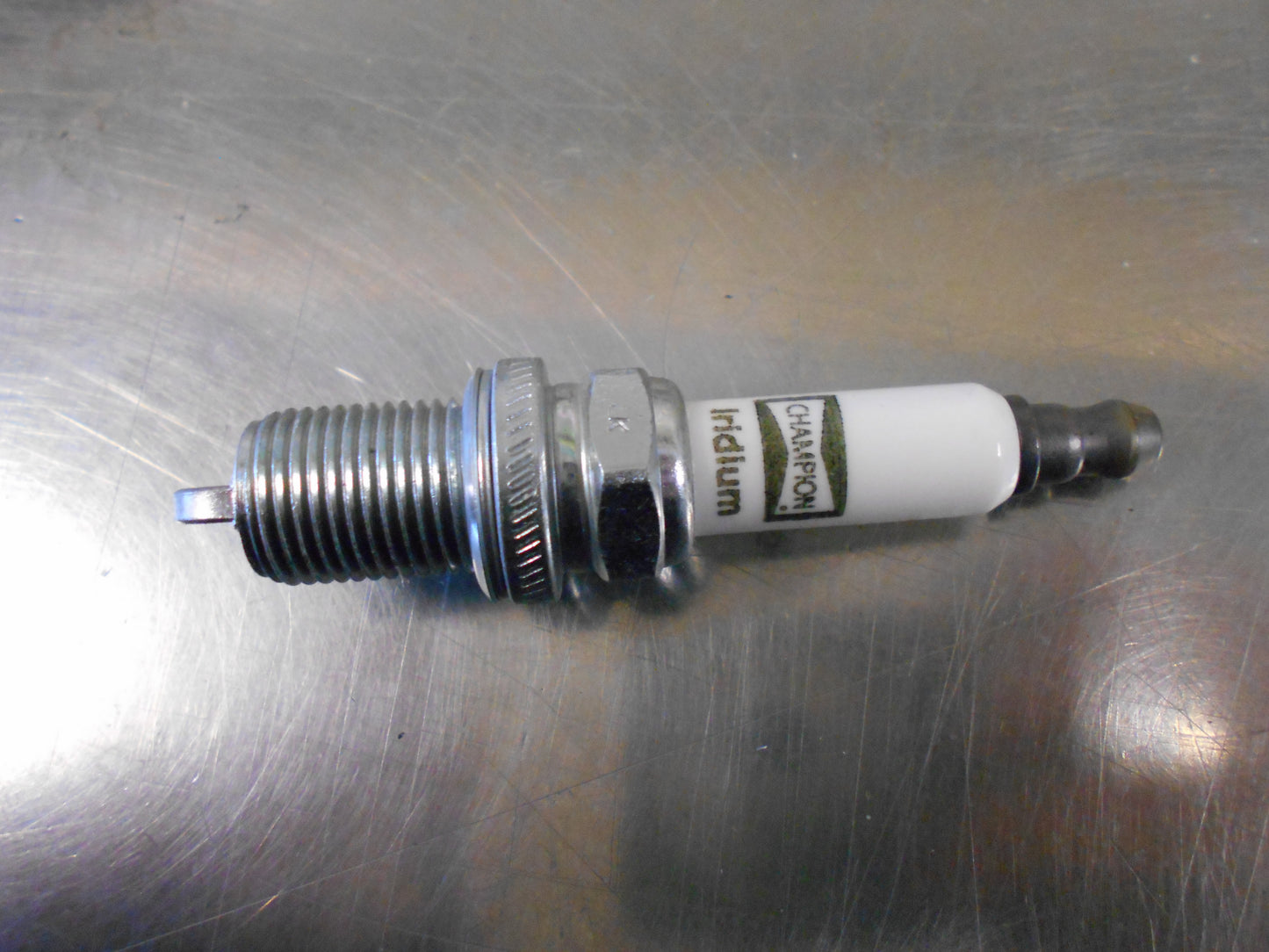 Champion Iridium Spark Plug Suitable For Various Ford Models - New Part