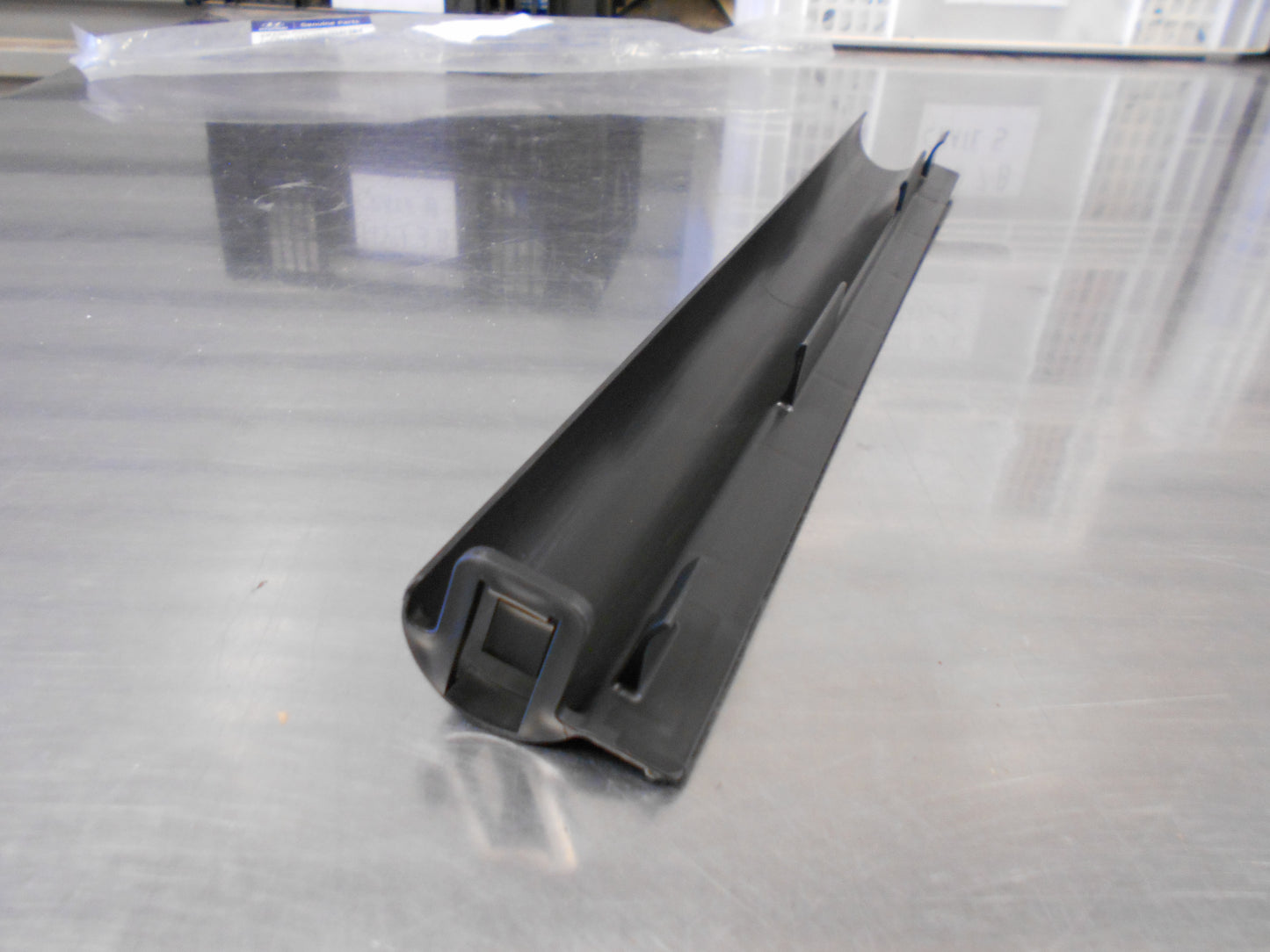 Hyundai Santa FE Genuine Left Hand Air Guard New Part