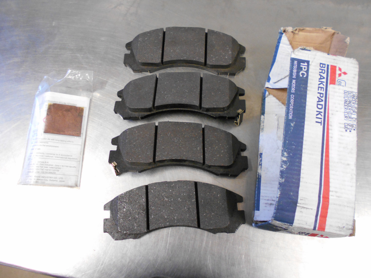 Mitsubishi Lancer/Outlander Genuine Front Brake Pad Set New Part