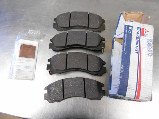 Mitsubishi Lancer/Outlander Genuine Front Brake Pad Set New Part