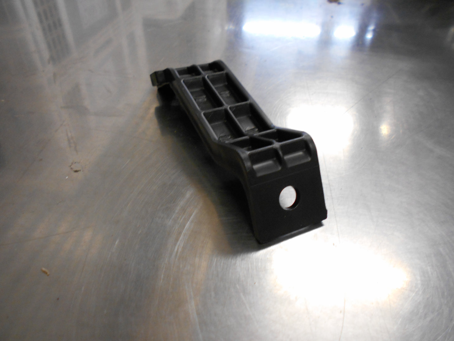Hyundai Elantra Genuine Rear Rail Lower Mounting Bracket New Part
