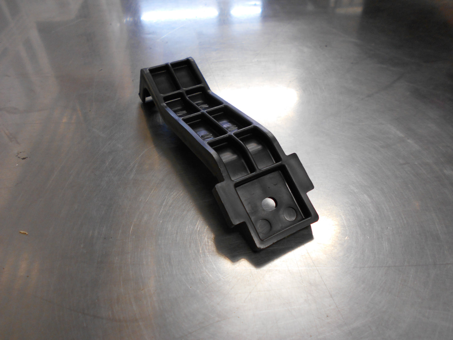Hyundai Elantra Genuine Rear Rail Lower Mounting Bracket New Part
