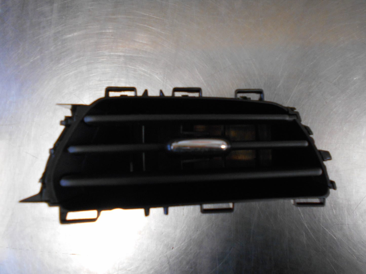 Holden RG Colorado/ Trailblazer Genuine Central Air Outlet New Part