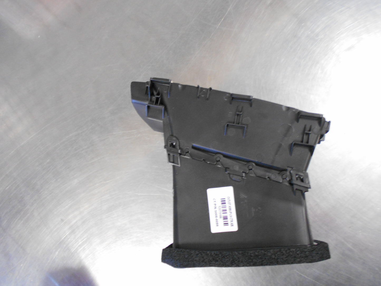 Holden RG Colorado/ Trailblazer Genuine Central Air Outlet New Part