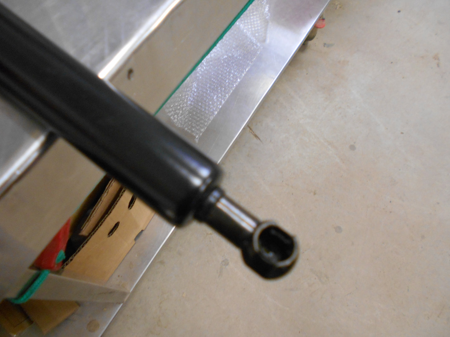 JEEP CHEROKEE Left Or Right Tailgate Strut New Part