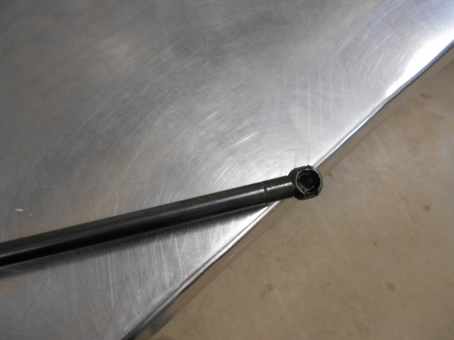 JEEP CHEROKEE Left Or Right Tailgate Strut New Part