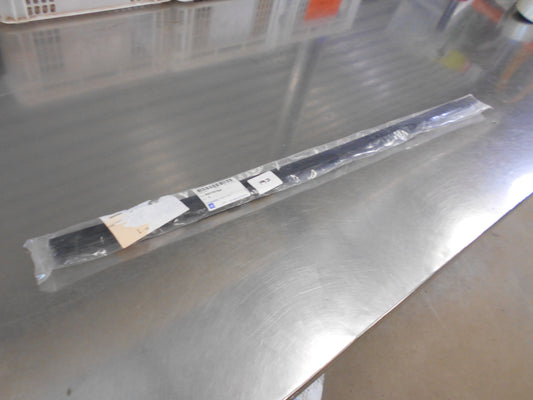 Holden VT VX VY VZ Commodore Genuine Right Hand Front Outer Door Weathershrip Belt New Part