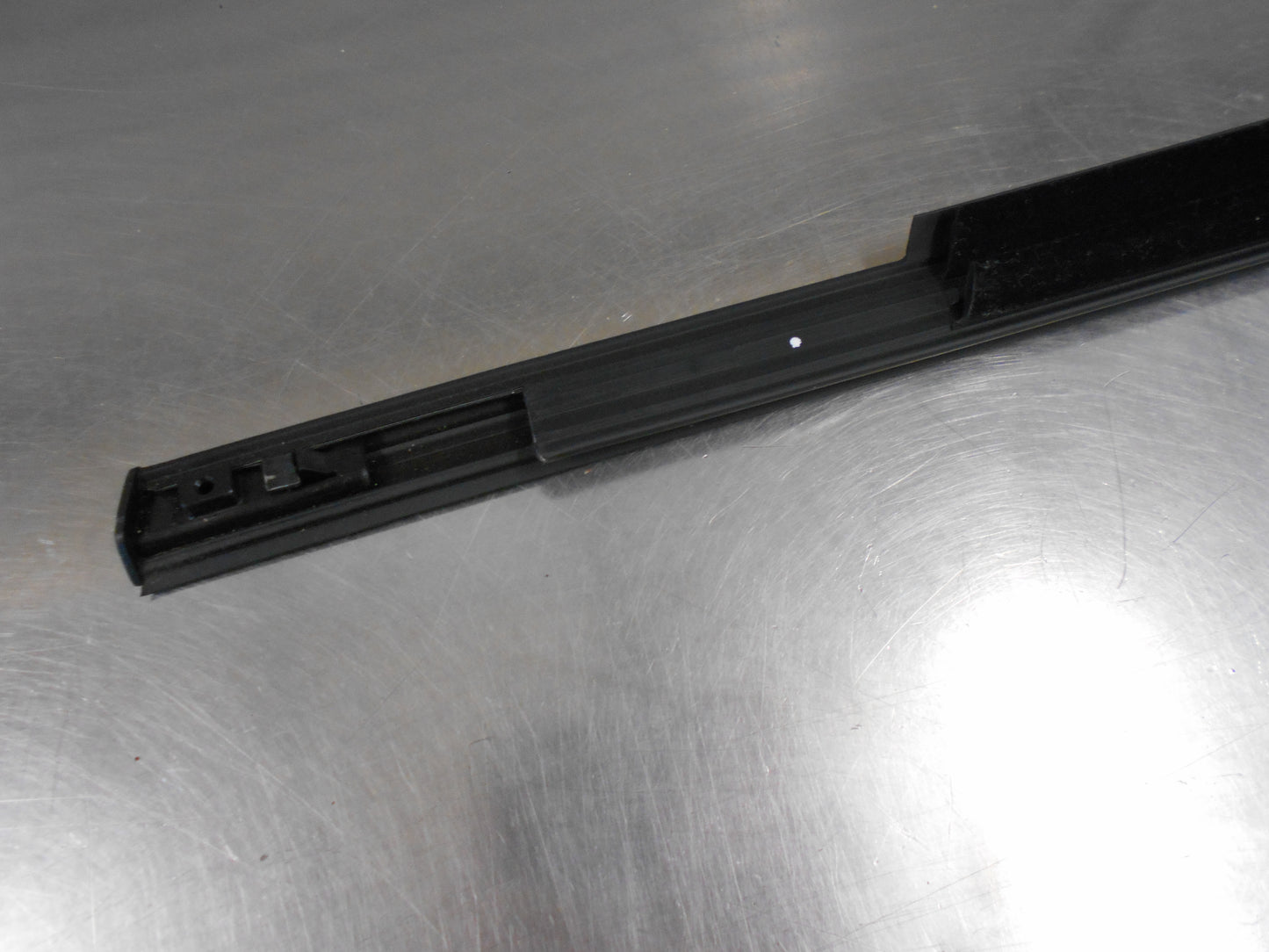 Proton Suprima S Genuine Front Right Hand Door Weatherstrip Belt New Part