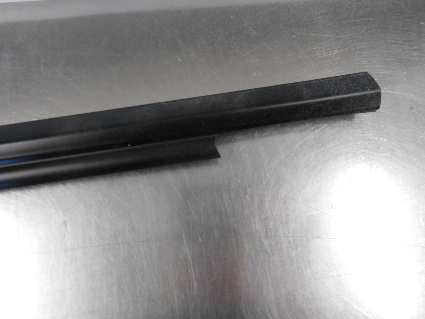 TOYOTA COROLLA Genuine Right Hand Front Door Belt Moulding New Part