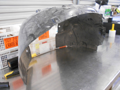 Hyundai Santa Fe Genuine Right Hand Front Guard Liner New Part
