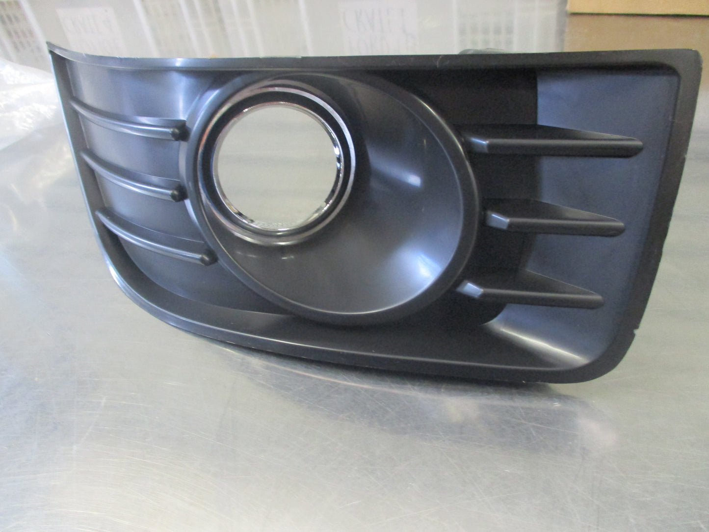 Holden Epica Genuine Front Left Hand Fog Light Bezel New Part