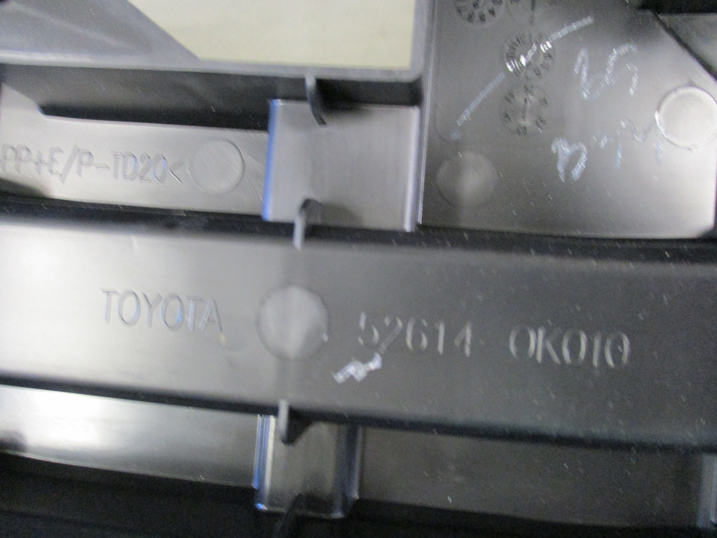 TOYOTA HILUX Genuine NO.2 Front Bumper Energy Absorber New Part