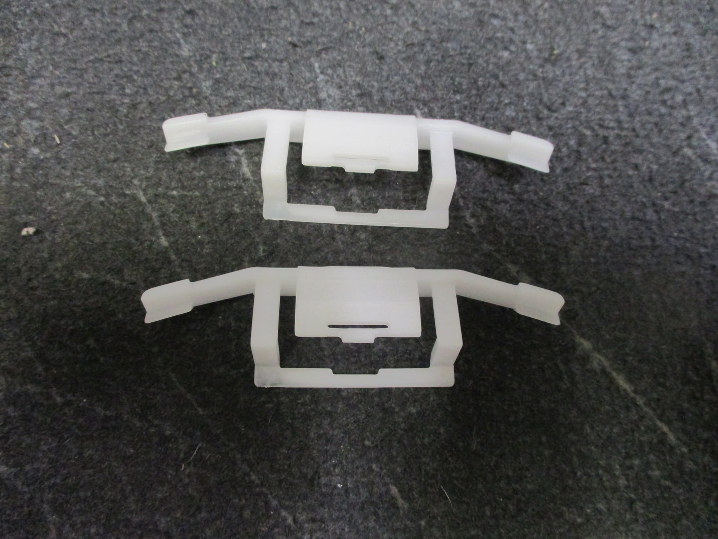 Mitsubishi Pajero Genuine Drip Rail Clip New