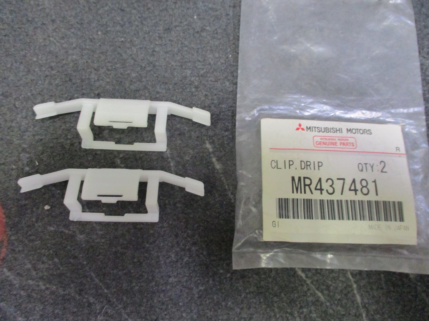 Mitsubishi Pajero Genuine Drip Rail Clip New