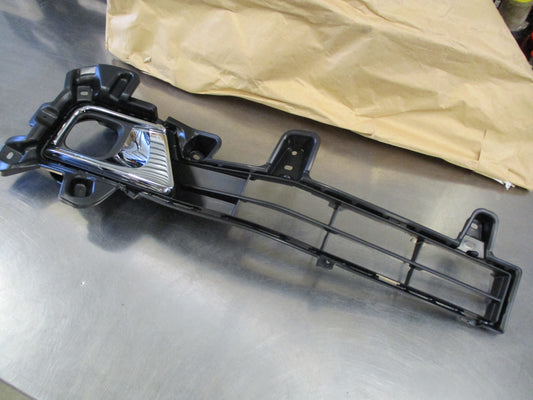 TOYOTA LAND CRUISER Genuine Lower Right Hand Radiator Grille and Fog light Bezel New Part