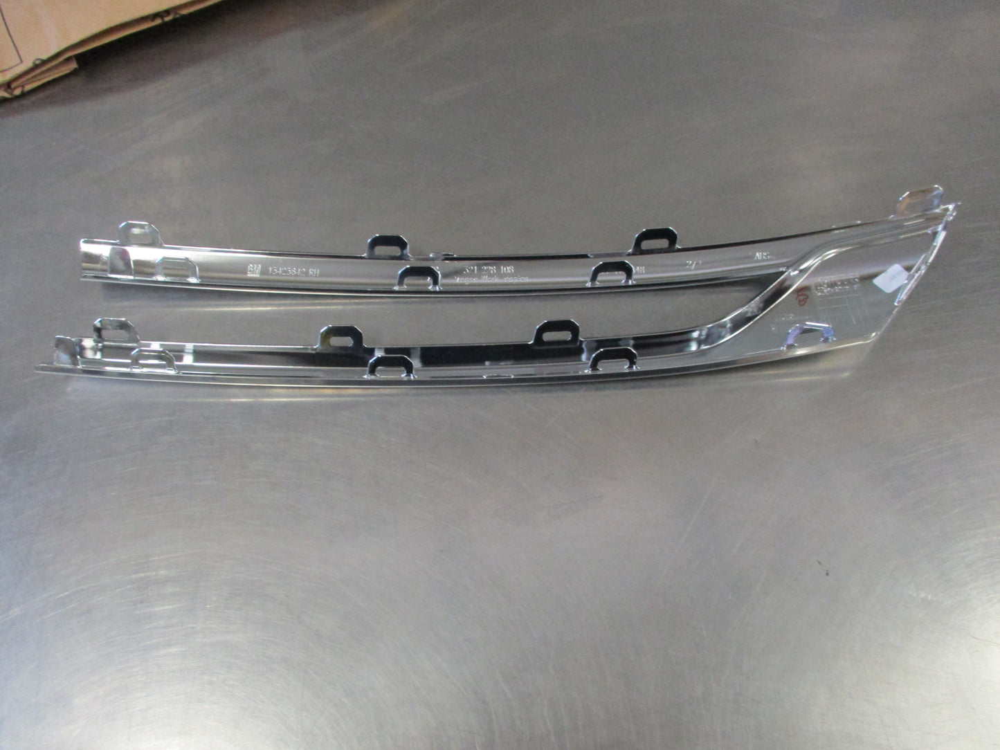 Holden Astra Genuine Left Hand Chrome Radiator Grille Trim New Part