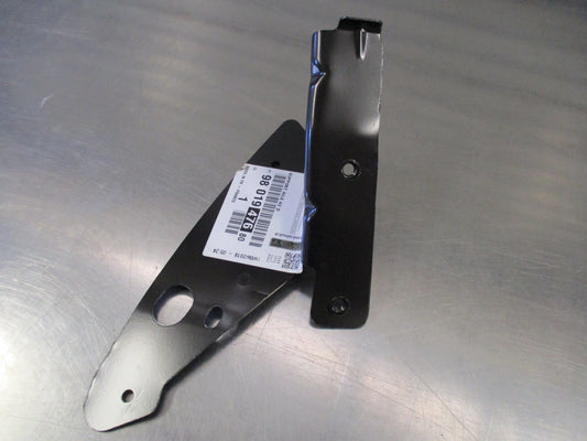 Peugeot 308 Genuine Front Right Wing Support Bracket New Part