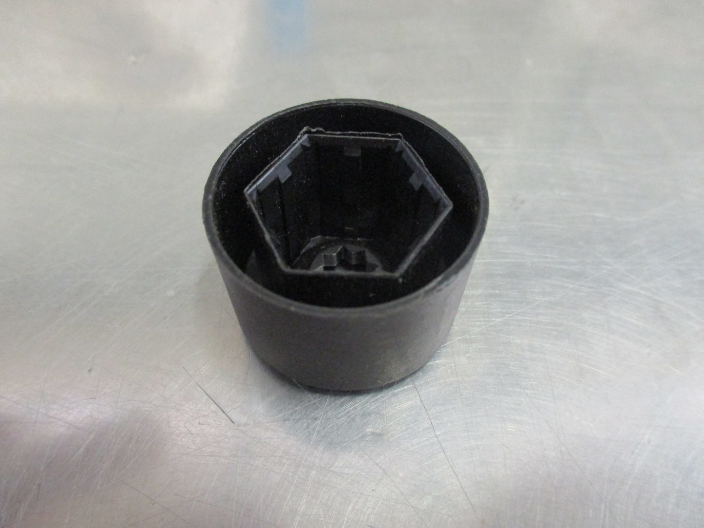 Volkswagen Golf/Beetle/Caddy/Jetta Genuine Lug Nut Cover Cap New Part