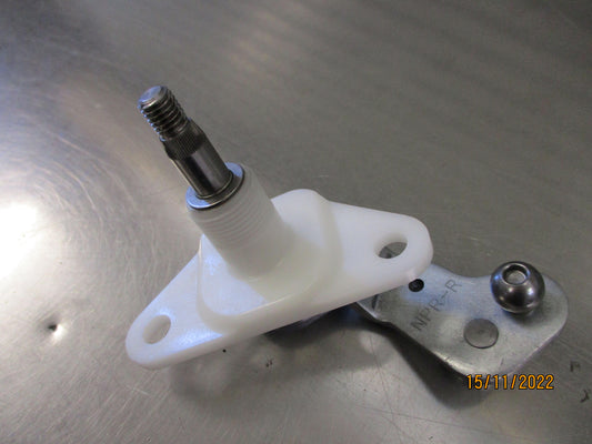 Isuzu NKR55 4JB1 Genuine Left And Right Wiper Pivot Assembly New Part