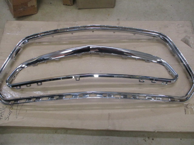Holden VE SS Genuine Front Grille Chrome Surrounds Upper- Lower New Part