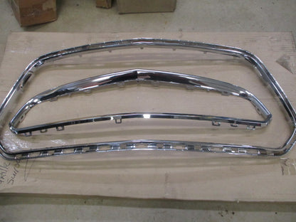 Holden VE SS Genuine Front Grille Chrome Surrounds Upper- Lower New Part