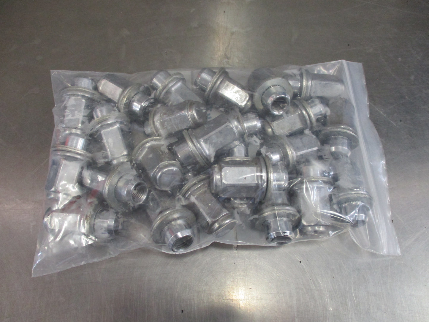 Toyota Hilux SR5 Genuine  Alloy Rims 15x7 Set 4 Used Part VGC With Caps & Wheel Nuts