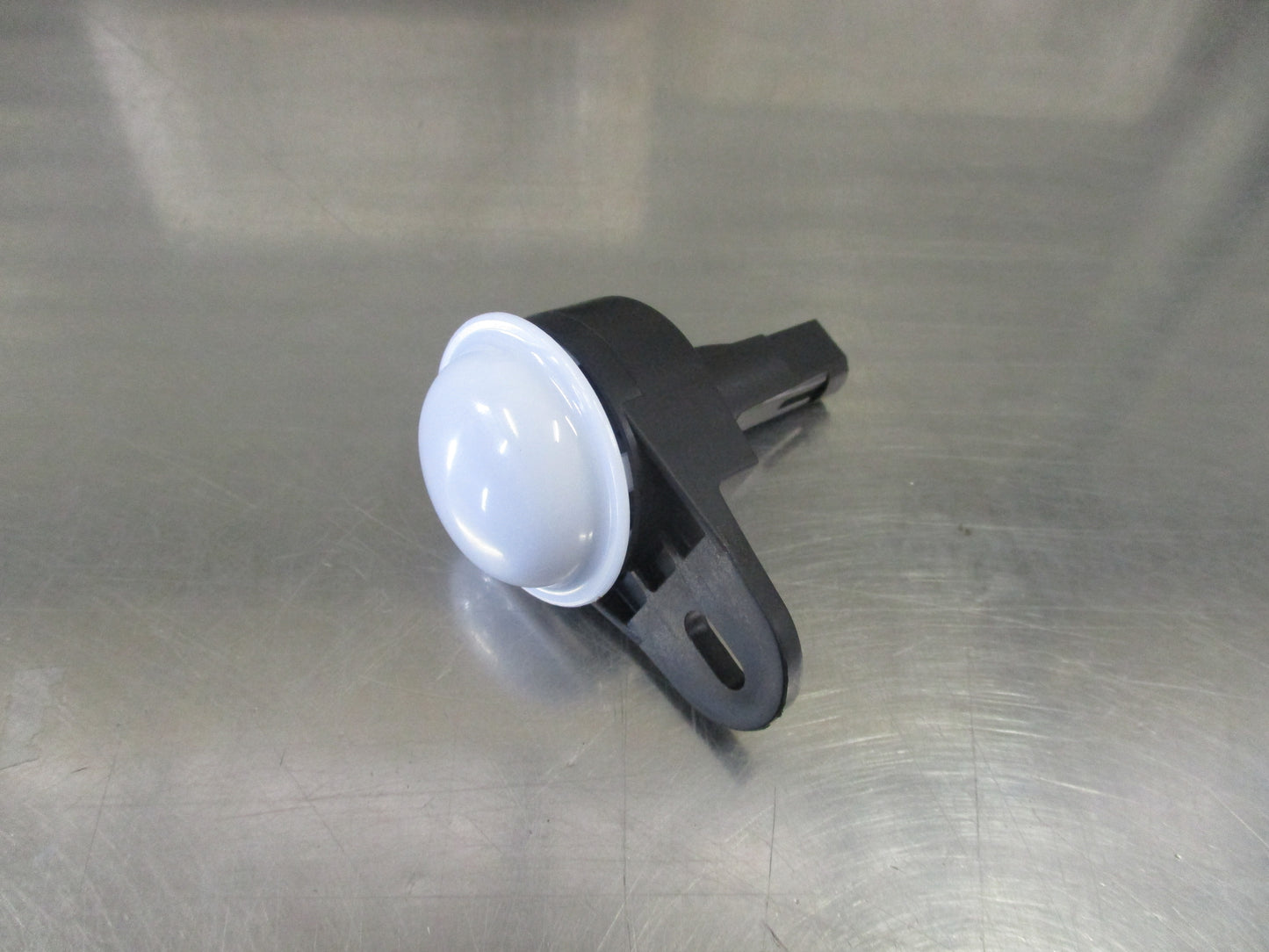 Jeep Grand Cherokee/Ram 1500/2500/3500/4500 Genuine Courtesy Lamp New Part