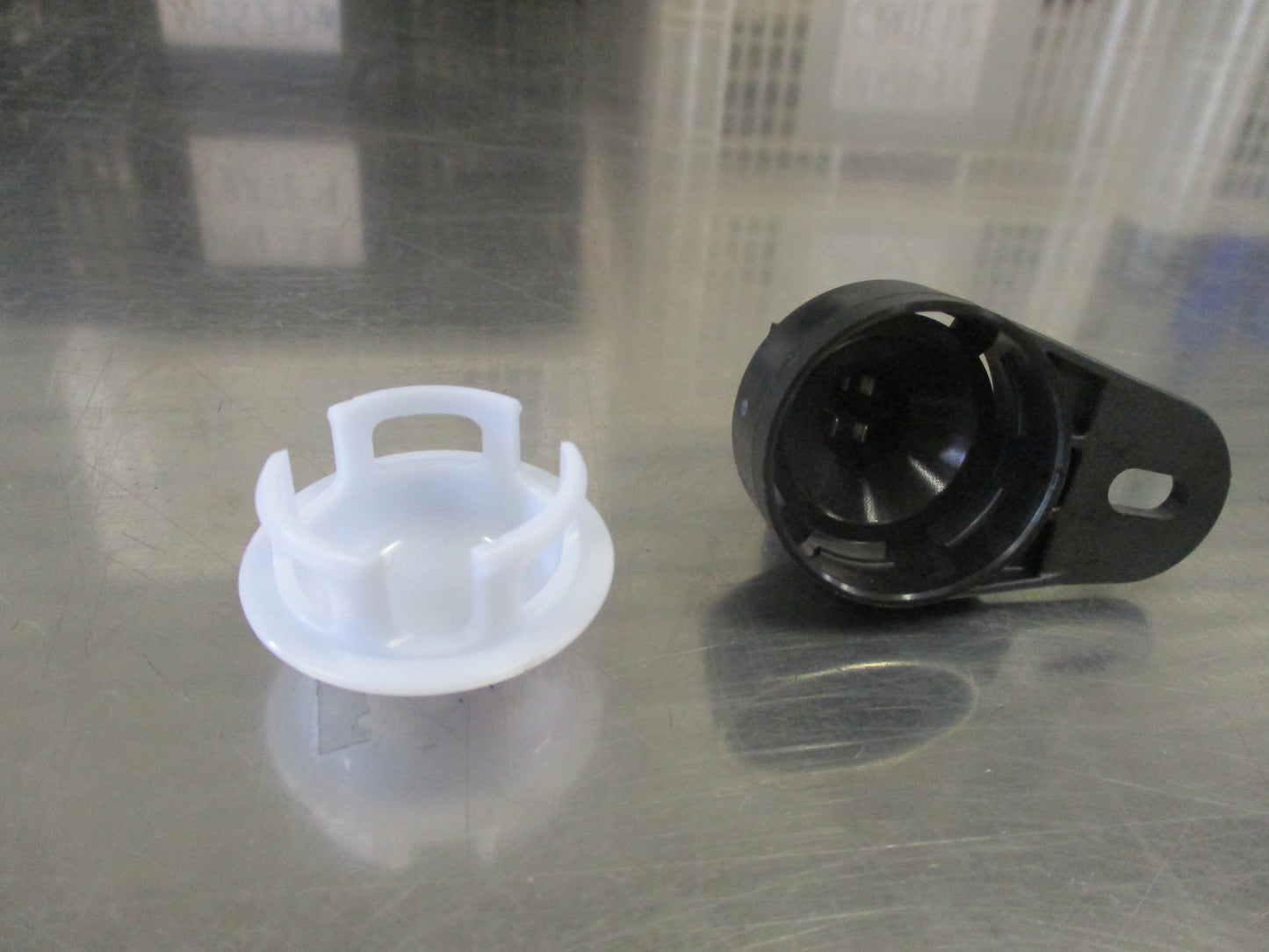 Jeep Grand Cherokee/Ram 1500/2500/3500/4500 Genuine Courtesy Lamp New Part