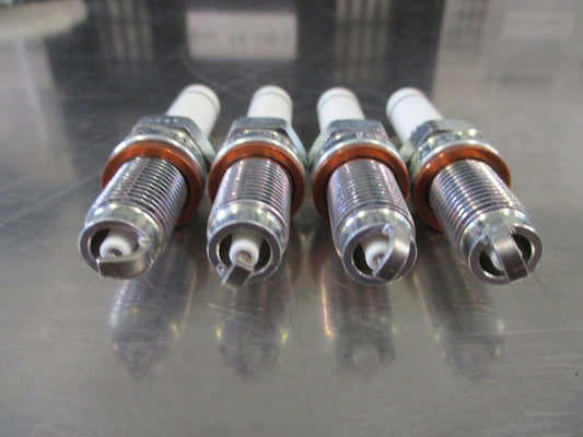 Volkswagen Beetle/Caddy/Golf/Passat/Tiguan/Audi A3 Genuine Set 4 Spark Plugs New Part