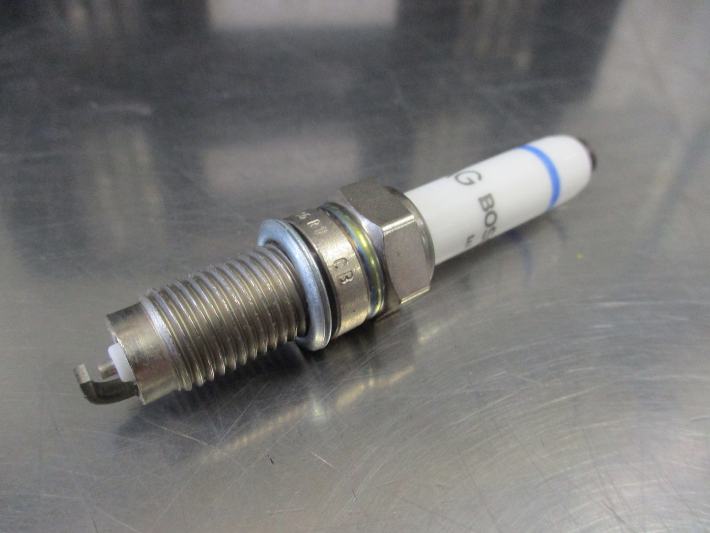 Volkswagen Polo/Golf/Skoda Genuine Spark Plug New Part