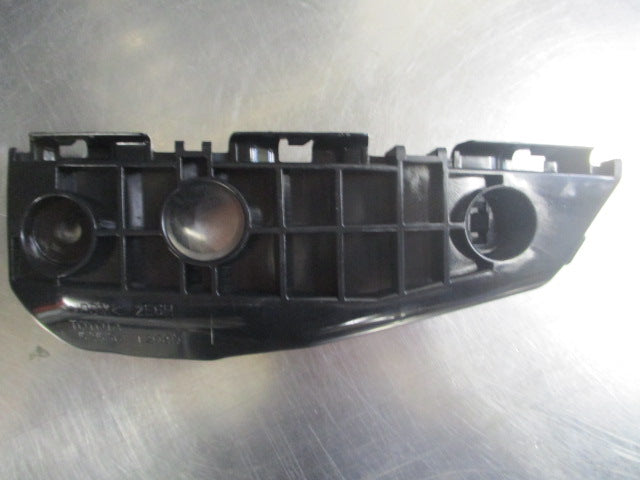 Toyota Corolla Genuine Left Hand Front Bumper Retainer New Part