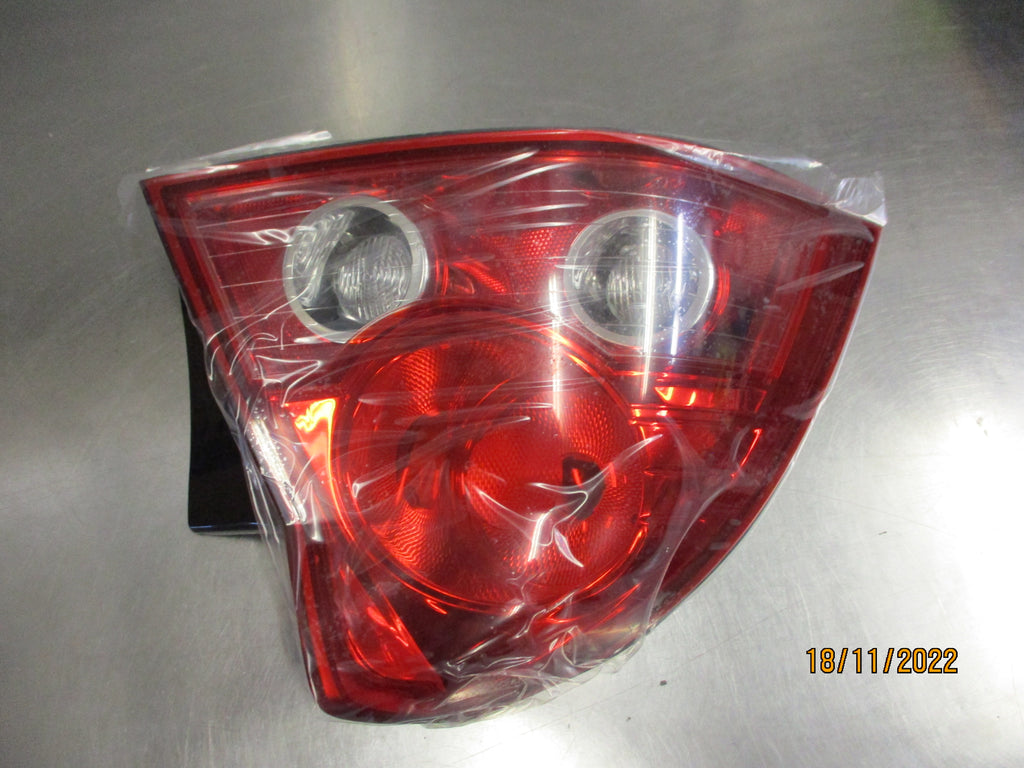 Vz sv6 store tail lights